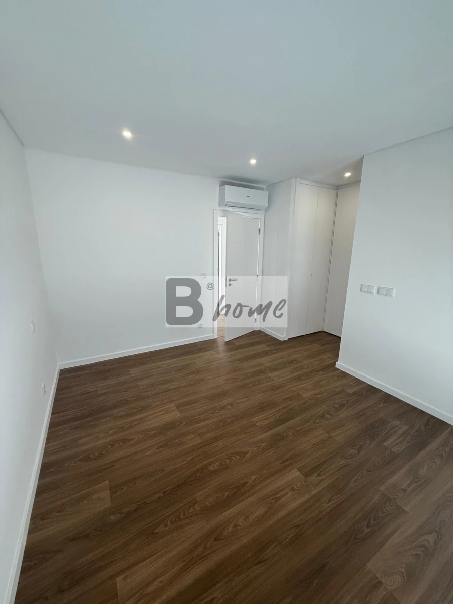 Apartamento T2 para Venda em Charneca de Caparica e Sobreda Foto 3