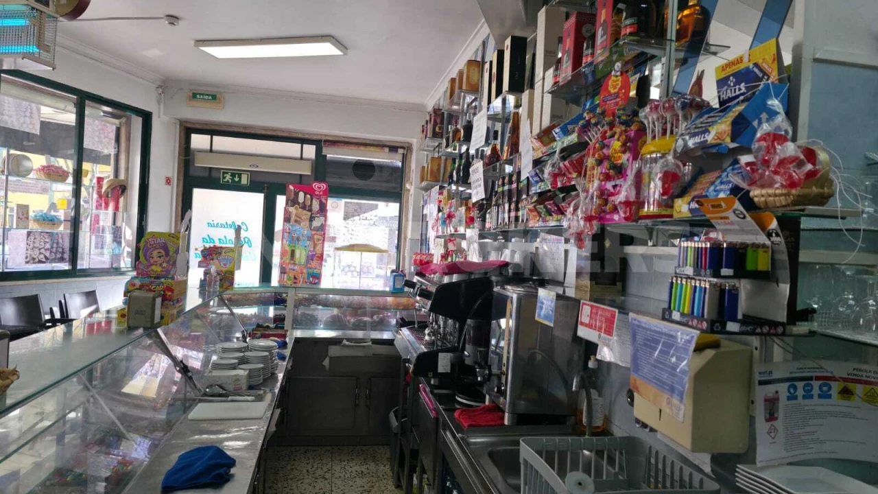 Loja para Venda em Falagueira-Venda Nova Foto 11