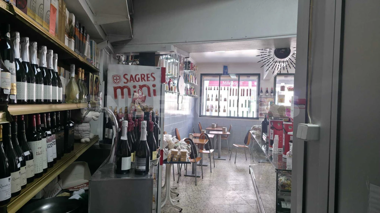 Loja para Venda em Falagueira-Venda Nova Foto 18