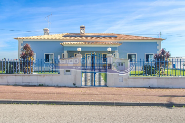 Moradia T4 para Venda em Fazendas de Almeirim Foto 2