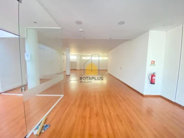 Loja para Arrendamento em Pedrouços