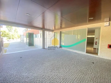 Loja para Arrendamento em Pedrouços