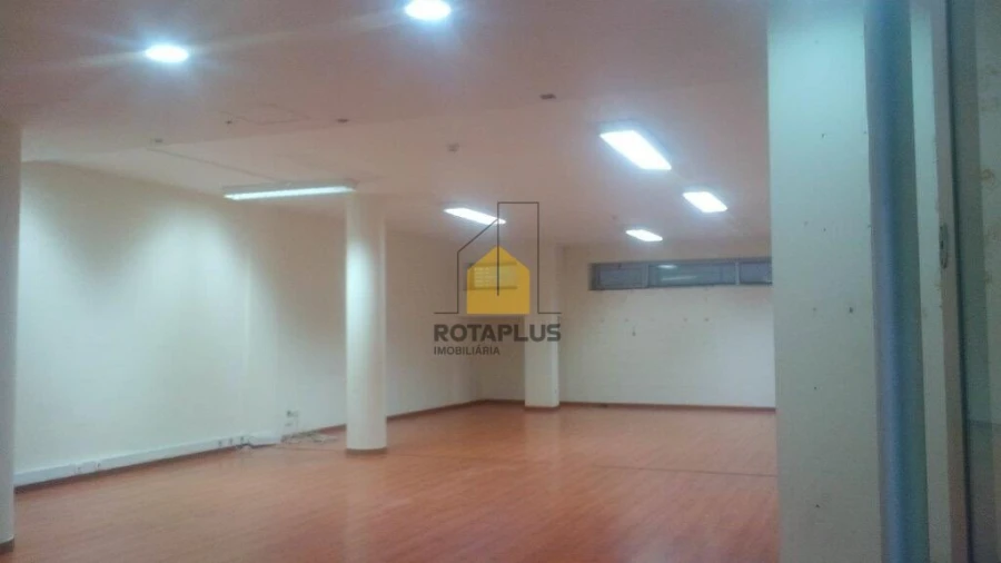 Loja para Arrendamento em Pedrouços Foto 2