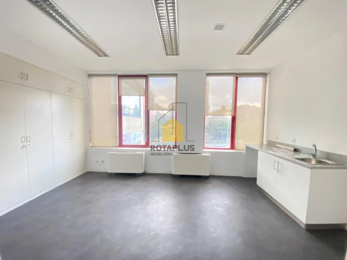 Loja para Arrendamento em Cidade da Maia Foto 10