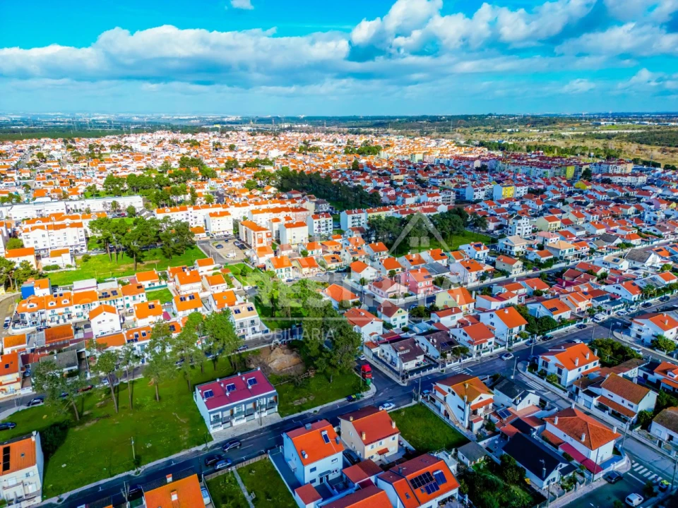 Moradia T4 para Venda em Quinta do Conde Foto 75