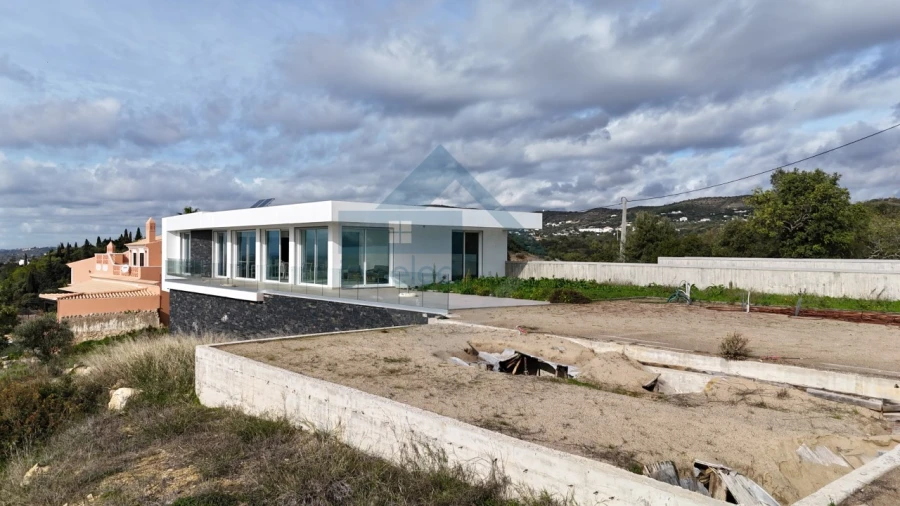 Moradia T3 para Venda em Santa Barbara de Nexe Foto 5