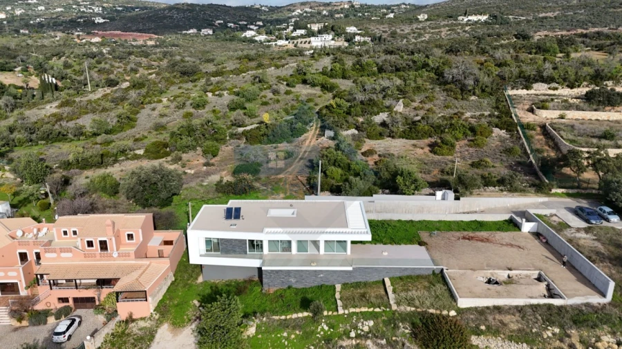 Moradia T3 para Venda em Santa Barbara de Nexe Foto 11