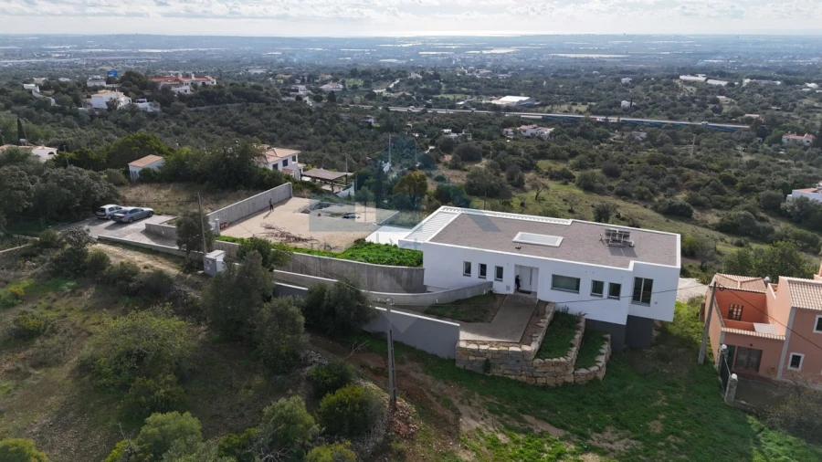 Moradia T3 para Venda em Santa Barbara de Nexe Foto 12