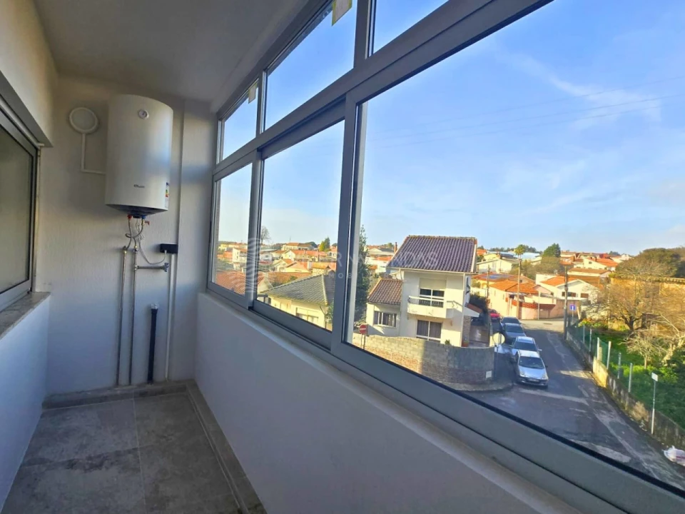 Apartamento T2 para Venda em Santa Maria de Lamas Foto 14