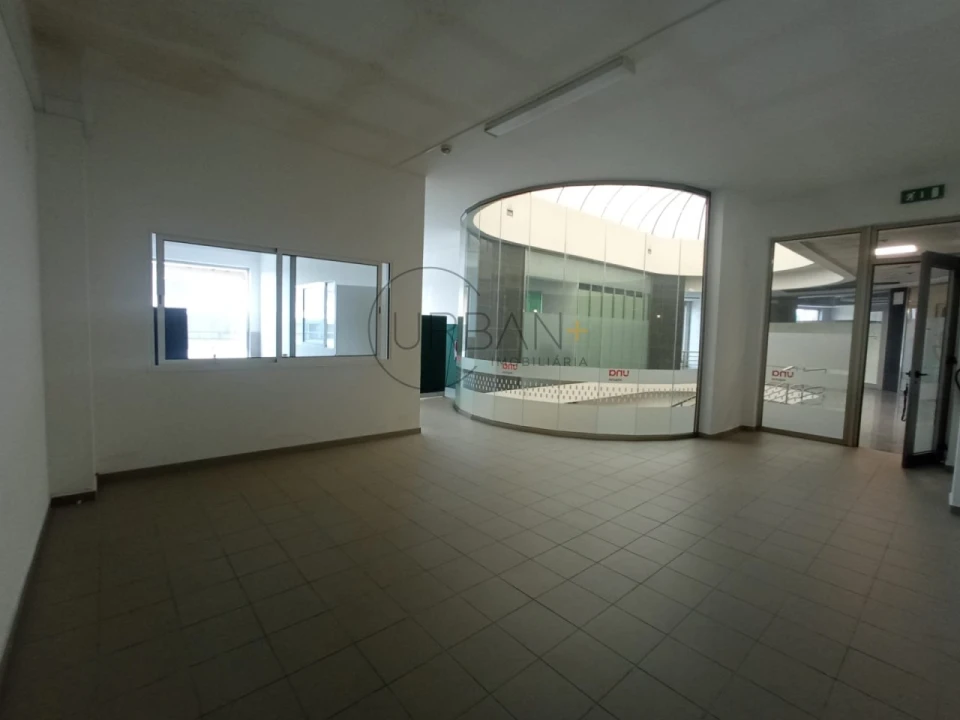 Loja para Arrendamento em Viseu Foto 1