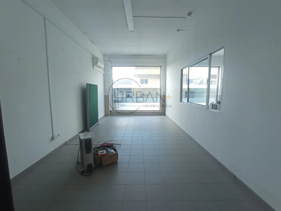 Loja para Arrendamento em Viseu Foto 2