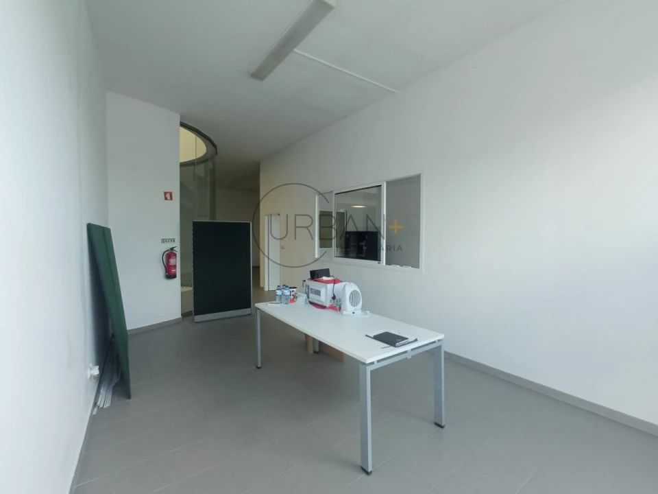 Loja para Arrendamento em Viseu Foto 3