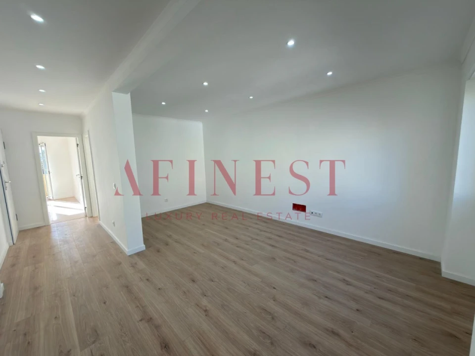 Apartamento T3 para Venda em Queluz e Belas Foto 1