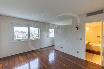 Apartamento T2 para Venda em Aldoar, Foz do Douro e Nevogilde