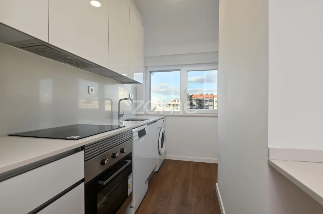 Apartamento T2 para Arrendamento em Avenidas Novas Foto 1