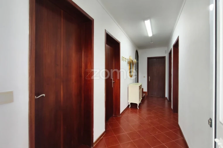 Moradia T3 para Venda em Pico da Pedra Foto 2