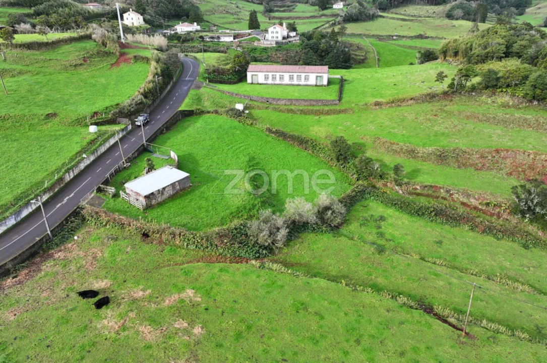 Moradia T2 para Venda em Santo Espirito Foto 9