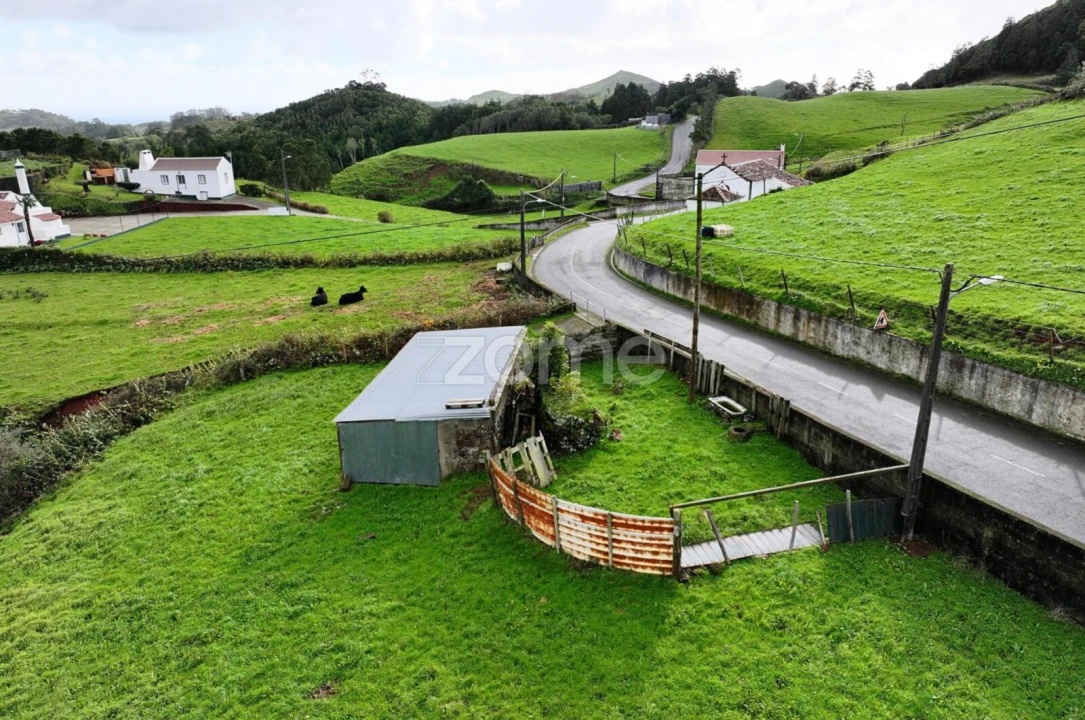 Moradia T2 para Venda em Santo Espirito Foto 3