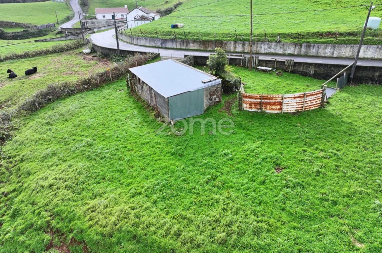 Moradia T2 para Venda em Santo Espirito Foto 2