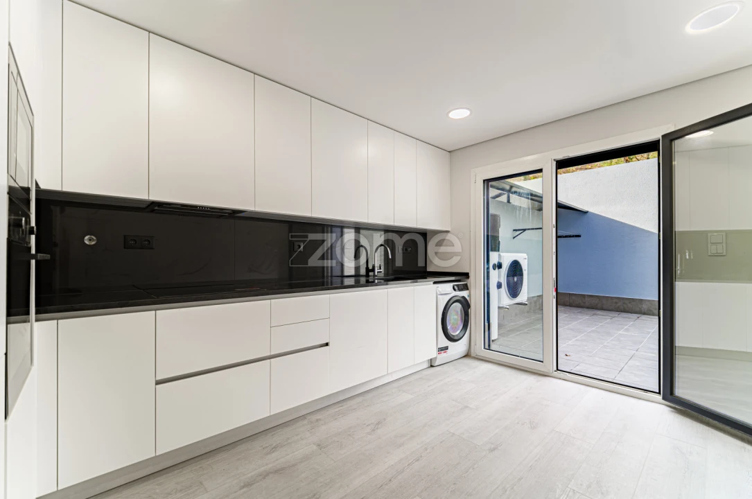 Apartamento T2 para Venda em Alverca do Ribatejo e Sobralinho Foto 1