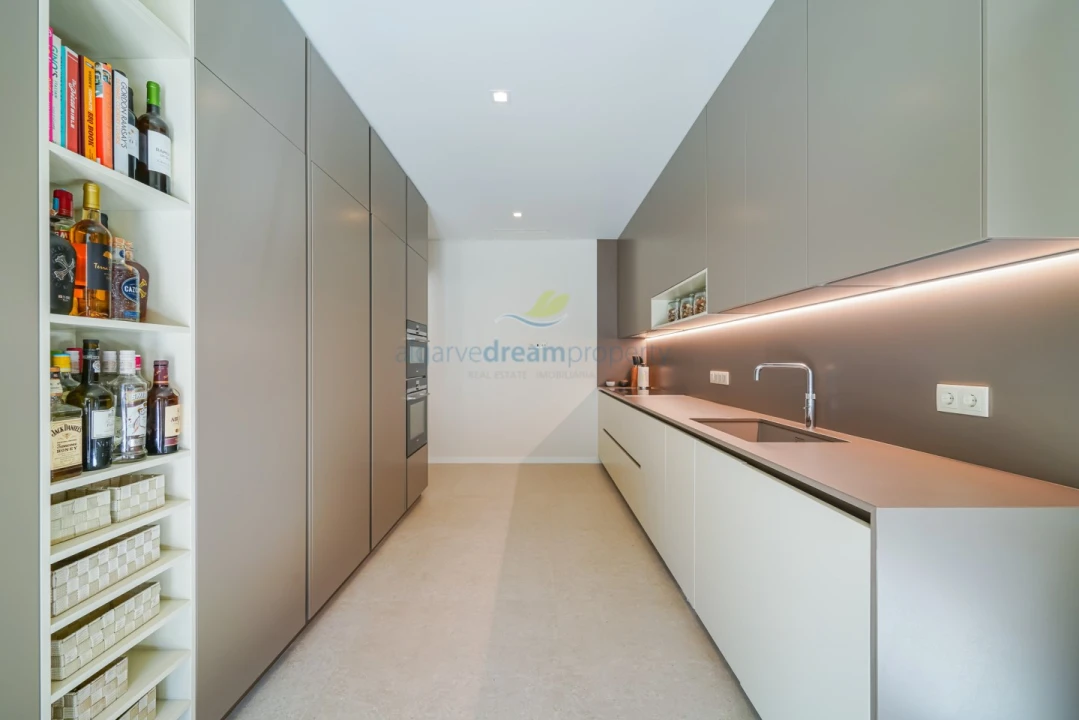 Moradia T5 para Venda em Albufeira e Olhos de Água Foto 9