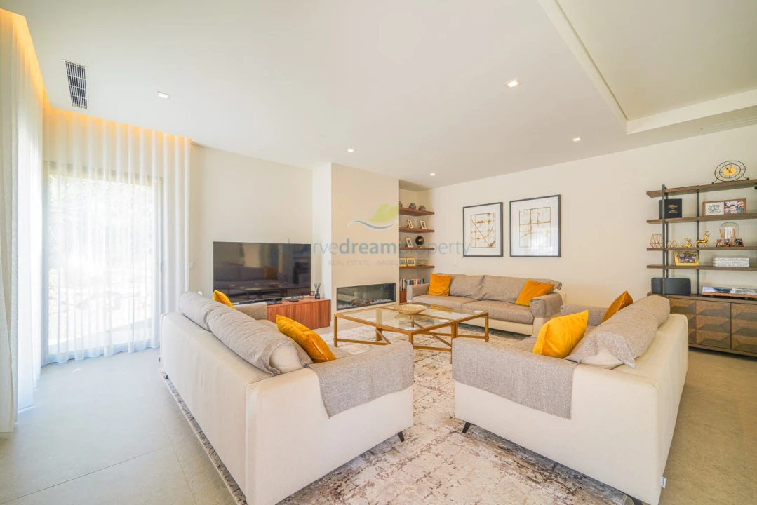 Moradia T5 para Venda em Albufeira e Olhos de Água Foto 14