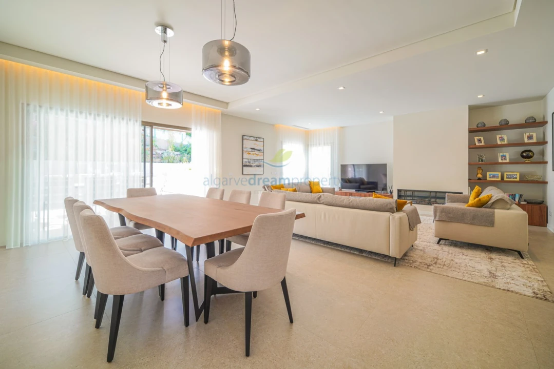 Moradia T5 para Venda em Albufeira e Olhos de Água Foto 18