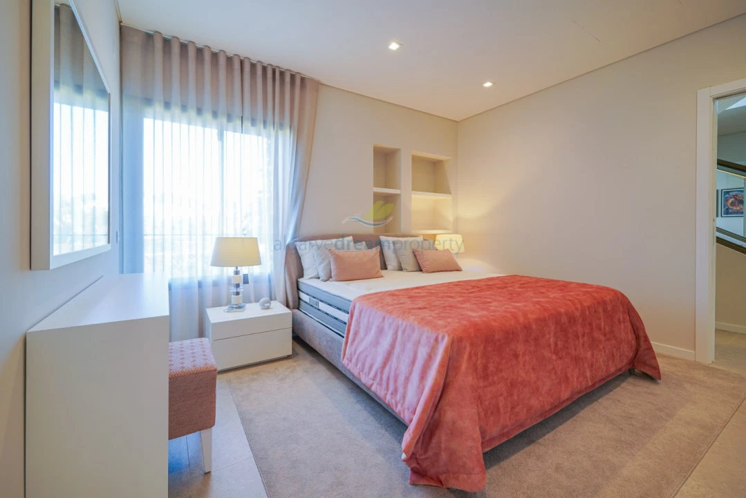 Moradia T5 para Venda em Albufeira e Olhos de Água Foto 21