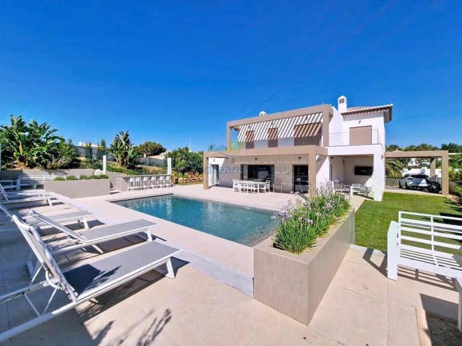 Moradia T5 para Venda em Albufeira e Olhos de Água