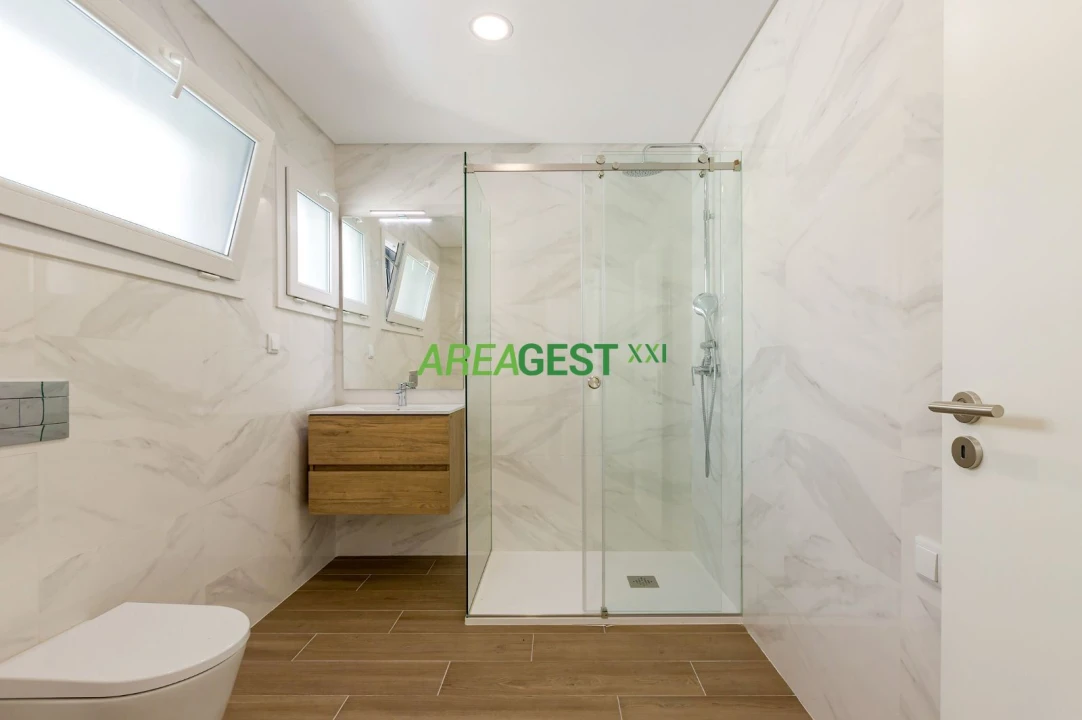 Moradia T4 para Venda em Ramada e Caneças Foto 18