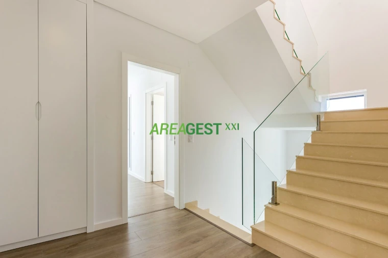 Moradia T4 para Venda em Ramada e Caneças Foto 11