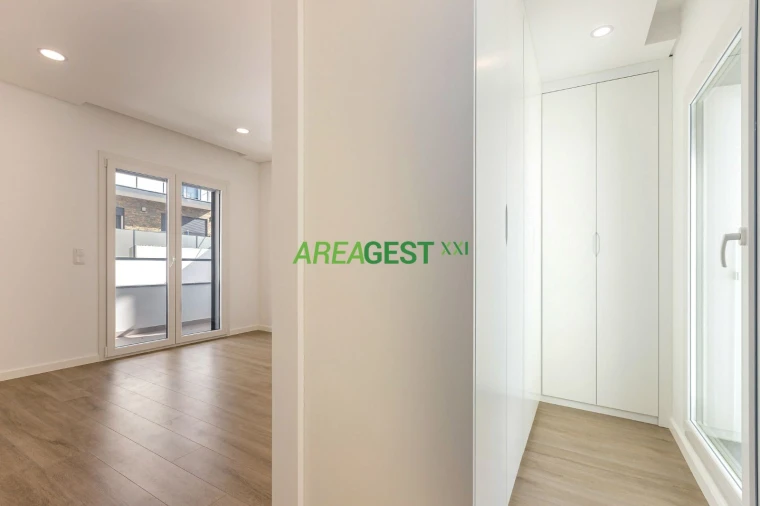 Moradia T4 para Venda em Ramada e Caneças Foto 15