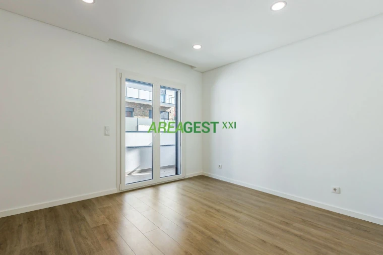 Moradia T4 para Venda em Ramada e Caneças Foto 16