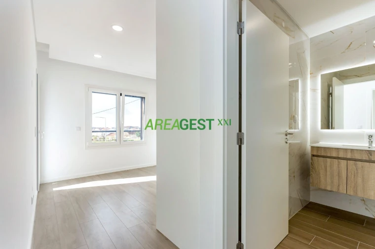 Moradia T4 para Venda em Ramada e Caneças Foto 17