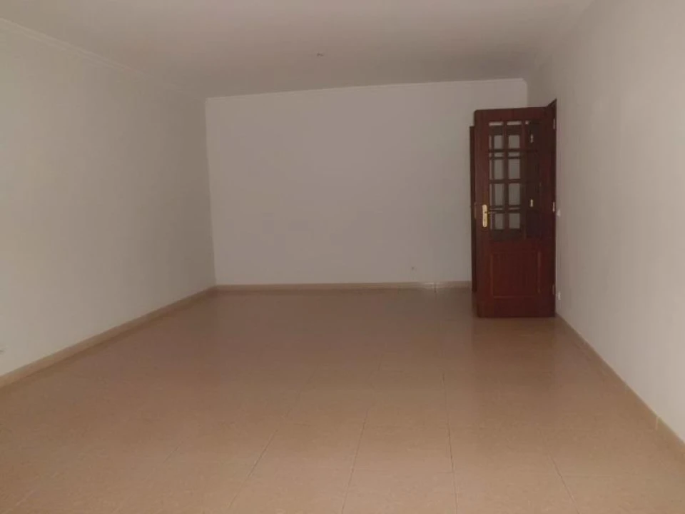 Apartamento T2 para Arrendamento em Cidade da Maia Foto 3