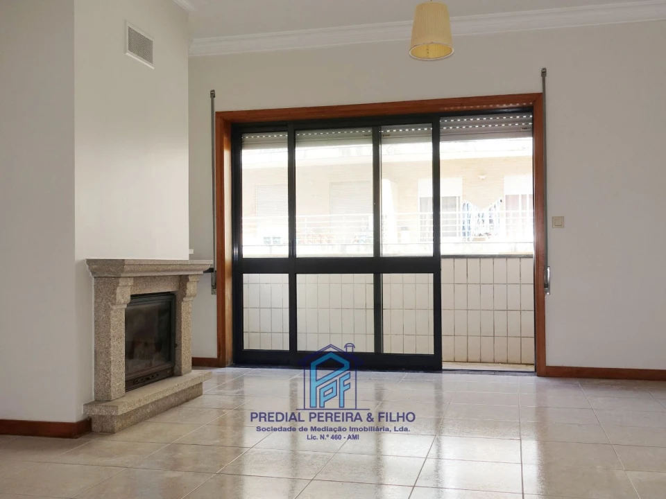 Apartamento T2 para Arrendamento em Rio Tinto Foto 3
