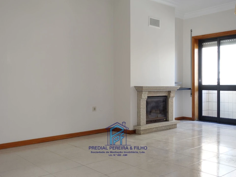 Apartamento T2 para Arrendamento em Rio Tinto Foto 4