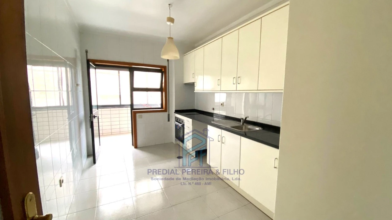 Apartamento T2 para Arrendamento em Rio Tinto Foto 1