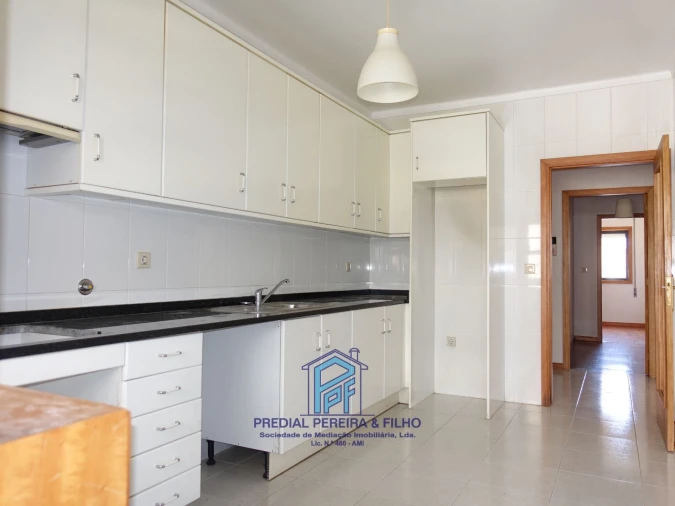 Apartamento T2 para Arrendamento em Rio Tinto Foto 9