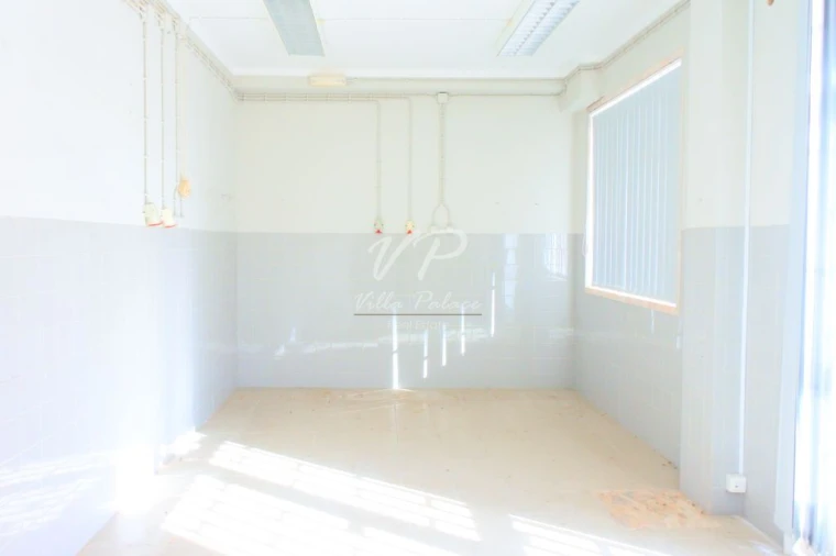 Loja para Venda em Santo António dos Cavaleiros e Frielas Foto 9