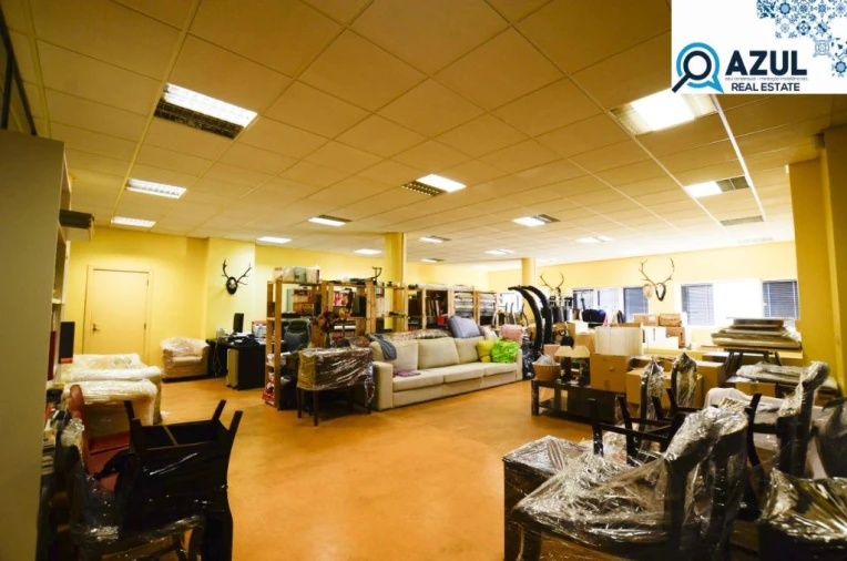 Loja para Arrendamento em Lordelo do Ouro e Massarelos Foto 2