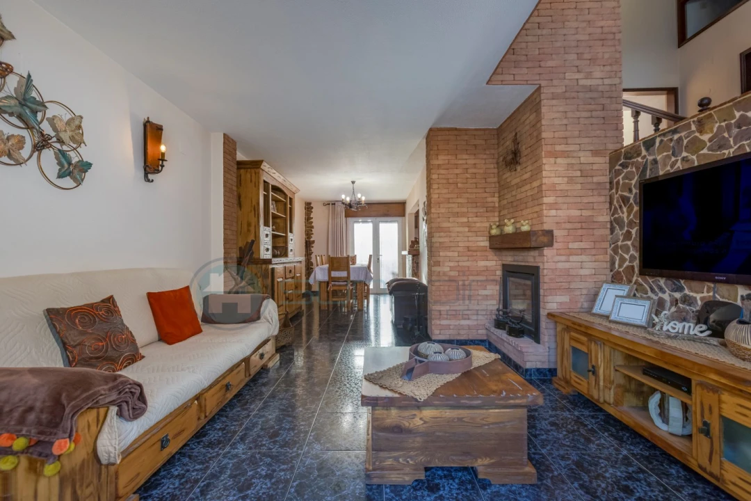 Moradia T4 para Venda em Lagos (São Sebastião e Santa Maria) Foto 1