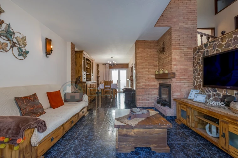 Moradia T4 para Venda em Lagos (São Sebastião e Santa Maria) Foto 1