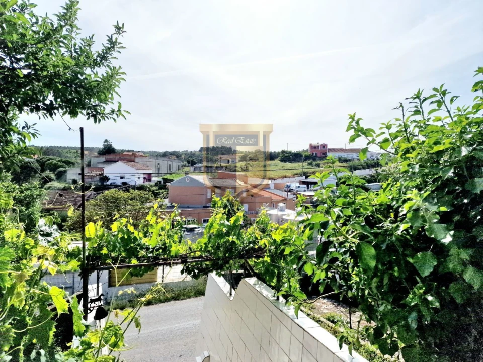 Moradia T3 para Venda em Carvoeira e Carmões Foto 1