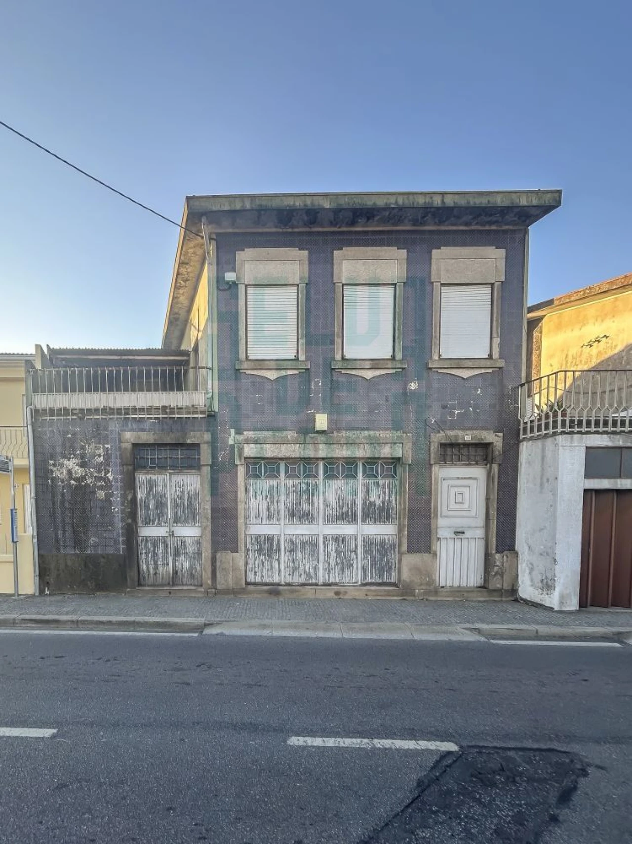 Loja para Venda em Milheiros Foto 1