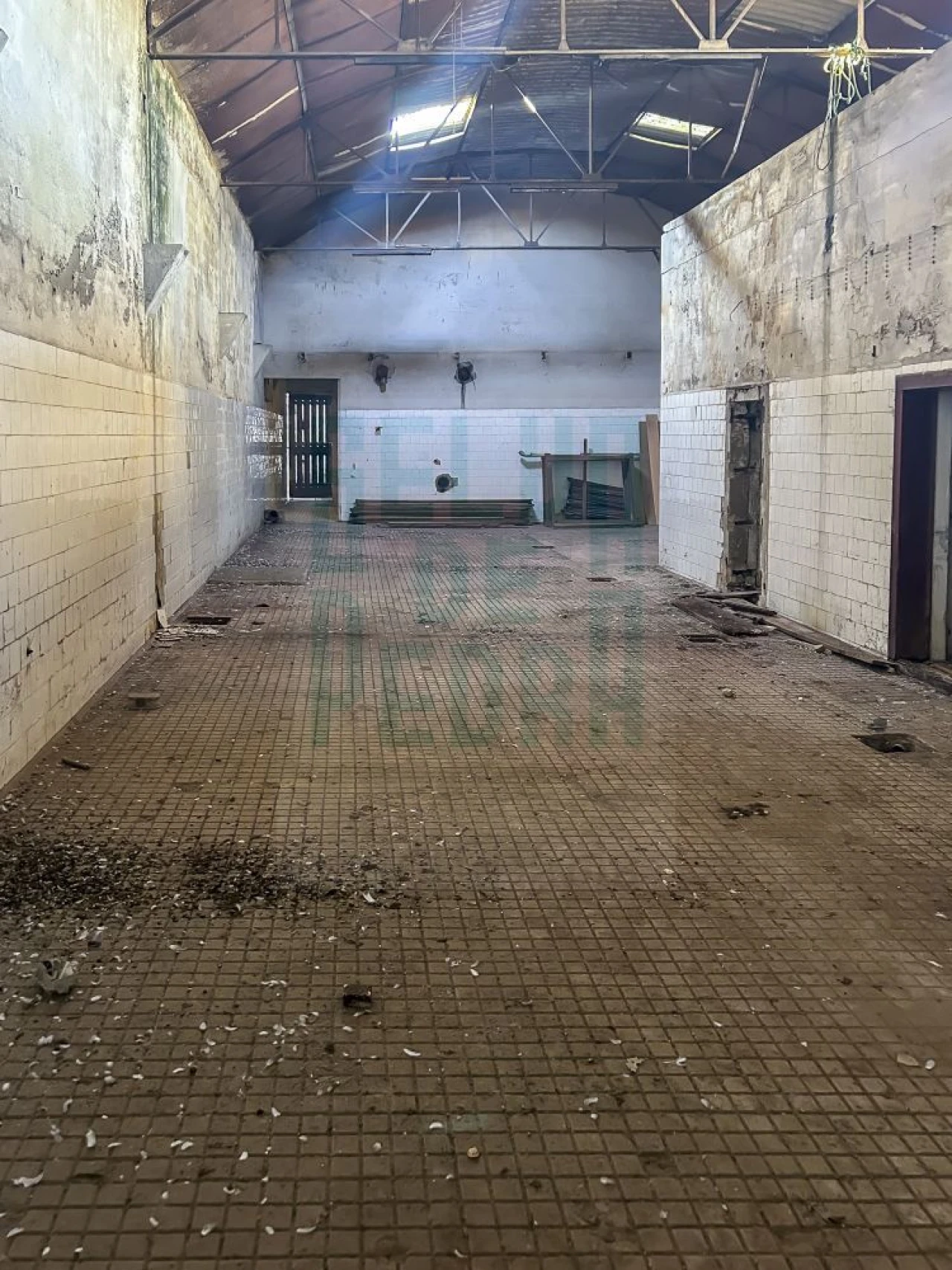 Loja para Venda em Milheiros Foto 8