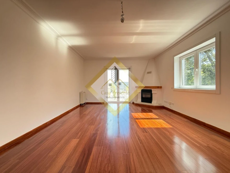 Apartamento T3 para Venda em Oliveira do Douro Foto 1