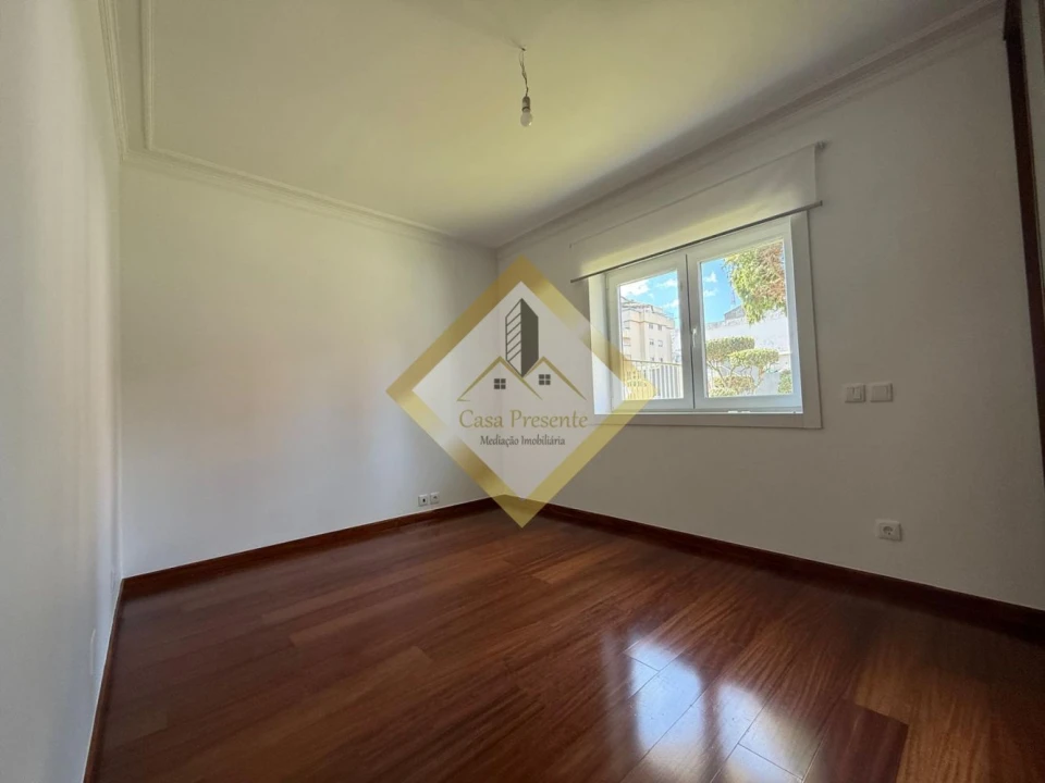 Apartamento T3 para Venda em Oliveira do Douro Foto 8