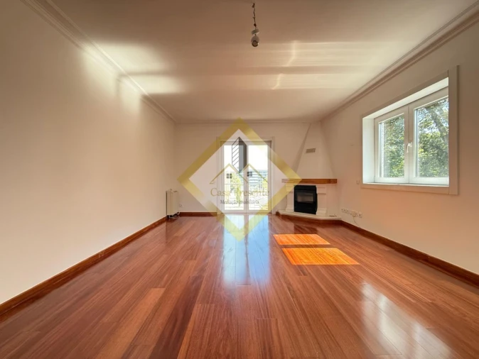 Apartamento T3 para Venda em Oliveira do Douro Foto 1