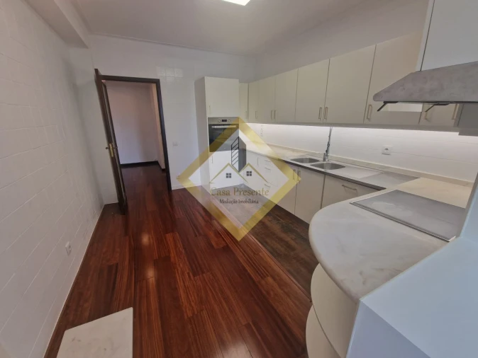 Apartamento T3 para Venda em Oliveira do Douro Foto 10